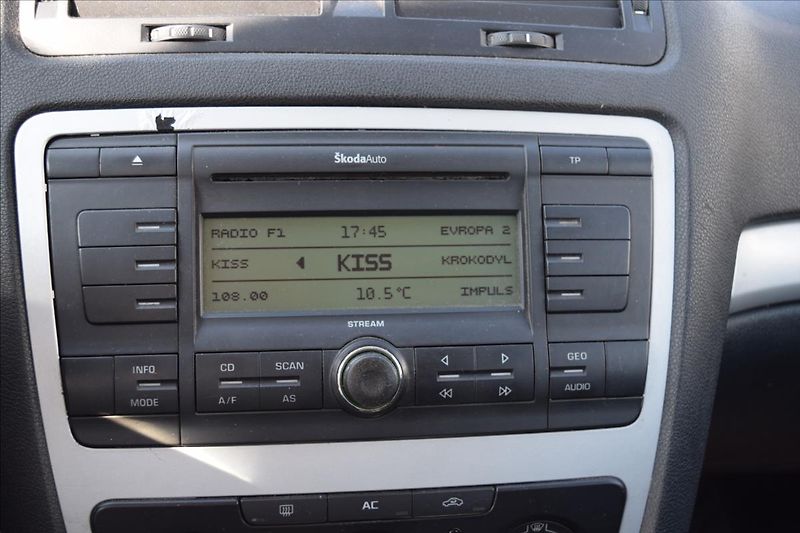 Škoda Octavia 1,9 TDI 77KW 2X KOLA PO SERVIS - fotka 41 z 49