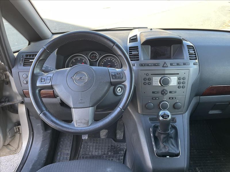 Opel Zafira 1,9 CDTI*88kW*7.míst*Servis - fotka 10 z 36