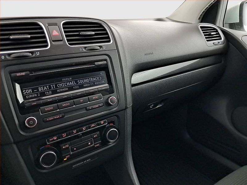 Volkswagen Golf (2012) 1.2 TSI, Tempomat - fotka 12 z 18