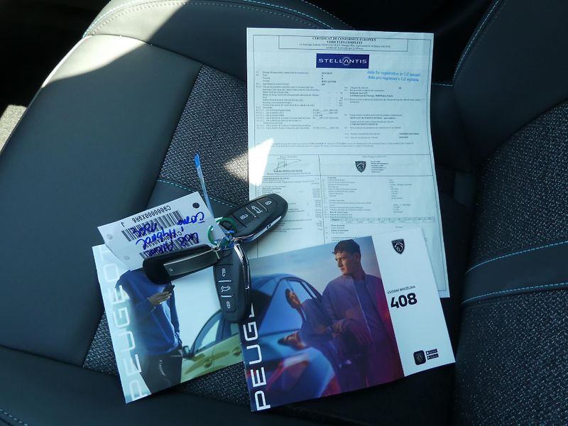 Peugeot 408 HYBRID automat navigace  - fotka 12 z 15