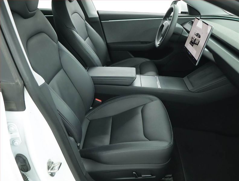 Tesla Model 3 (2024) Standard Range LFP, SoH 96% - fotka 9 z 22
