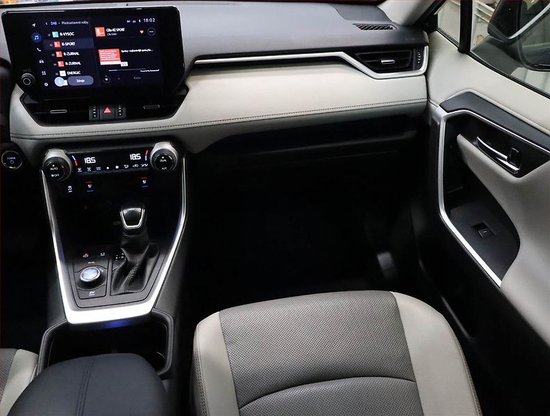 Toyota RAV4 (2023) 2.5 Hybrid - fotka 8 z 25