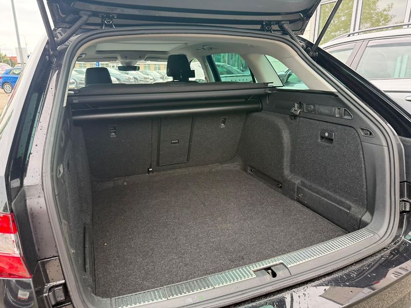 Škoda Superb Ambition 2.0 TDI 110kw DSG Com - fotka 22 z 24