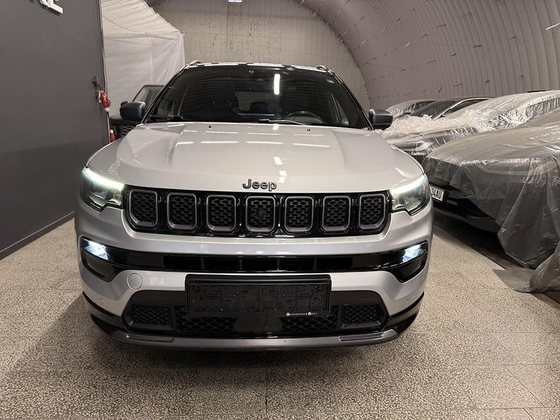 Jeep Compass (2022) 1.3 T4 PHEV REZERVOVÁNO - fotka 12 z 55
