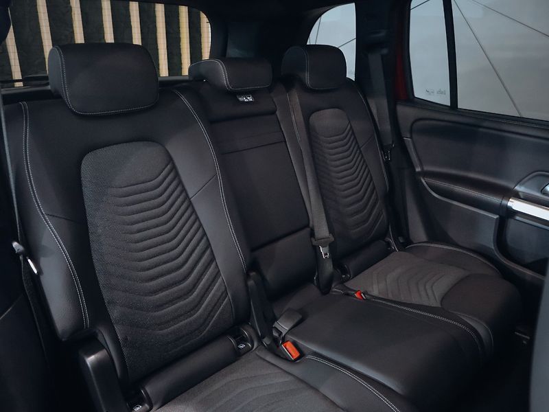 Mercedes-Benz GLB 200d 110 kW - fotka 23 z 25