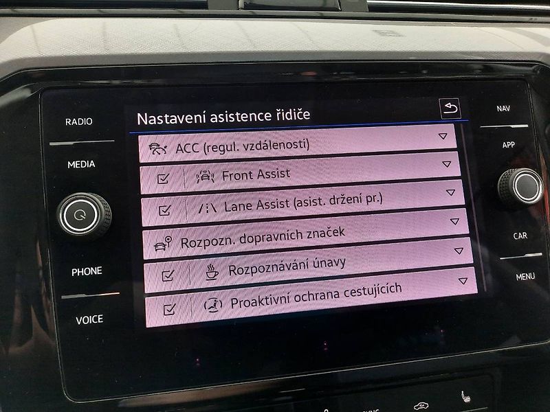 Volkswagen Passat Variant (2023) 2.0 TDI (110kW/150k) DSG, Busi - fotka 19 z 26