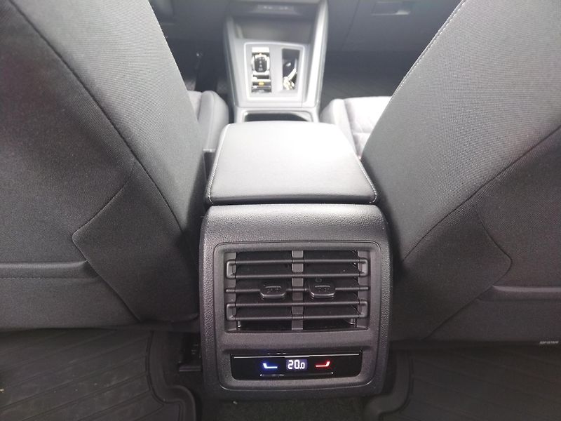 Volkswagen Golf People 1,5 eTSI 85 kW 7DSG mHE - fotka 14 z 27