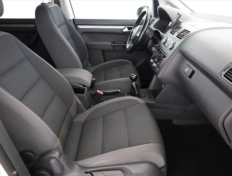 Volkswagen Touran (2011) 1.6 TDI, Serv.kniha, Navi - fotka 7 z 13