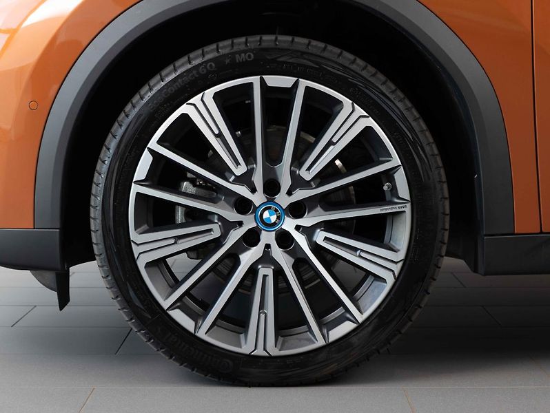 BMW iX2 xDrive30 - fotka 6 z 23