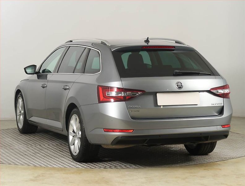 Škoda Superb (2017) 1.8 TSI, Automat, ČR,1.maj - fotka 4 z 28