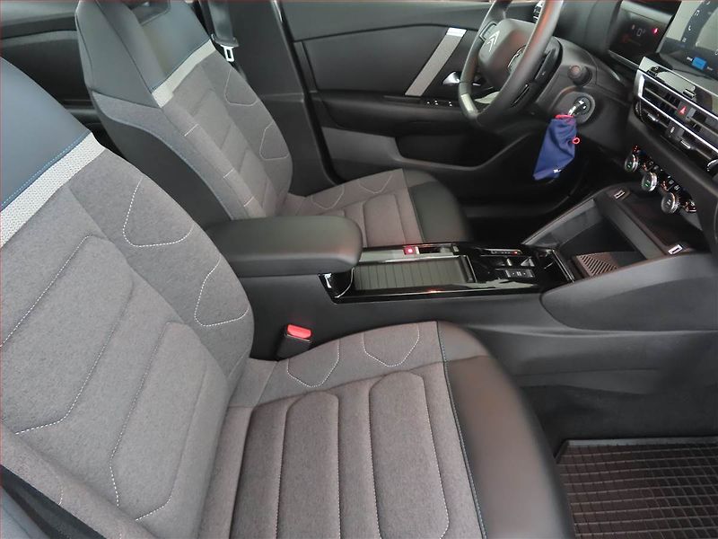 Citroën C4 X (2023) Feel Pack 1.2 PureTech - fotka 9 z 15