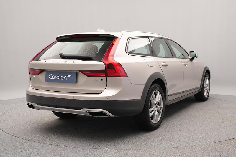 Volvo V90 CC D4 AWD MOMENTUM AUT - fotka 10 z 46