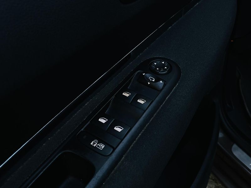 Peugeot 5008 2.0HDi MAN 1MAJITEL SENZORY  - fotka 30 z 43