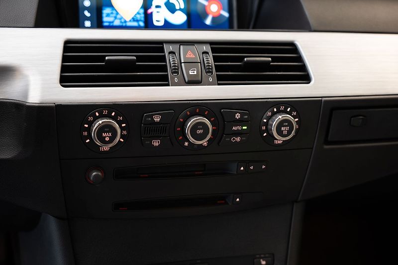 BMW M5 V10/SMG/CarPlay/Kamera - fotka 17 z 28