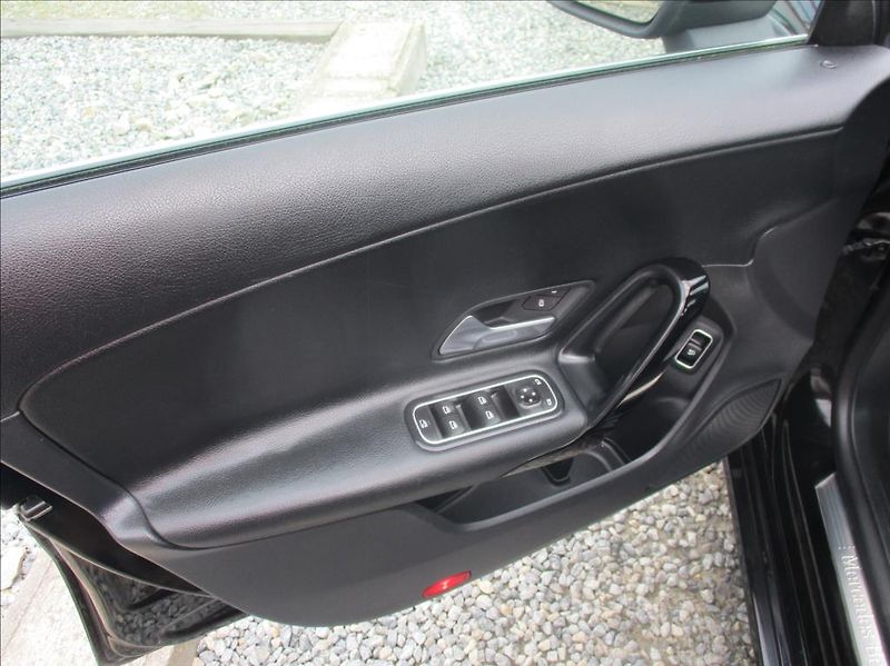 Mercedes-Benz CLA 1,5 180D, digiklima,servis, - fotka 17 z 51