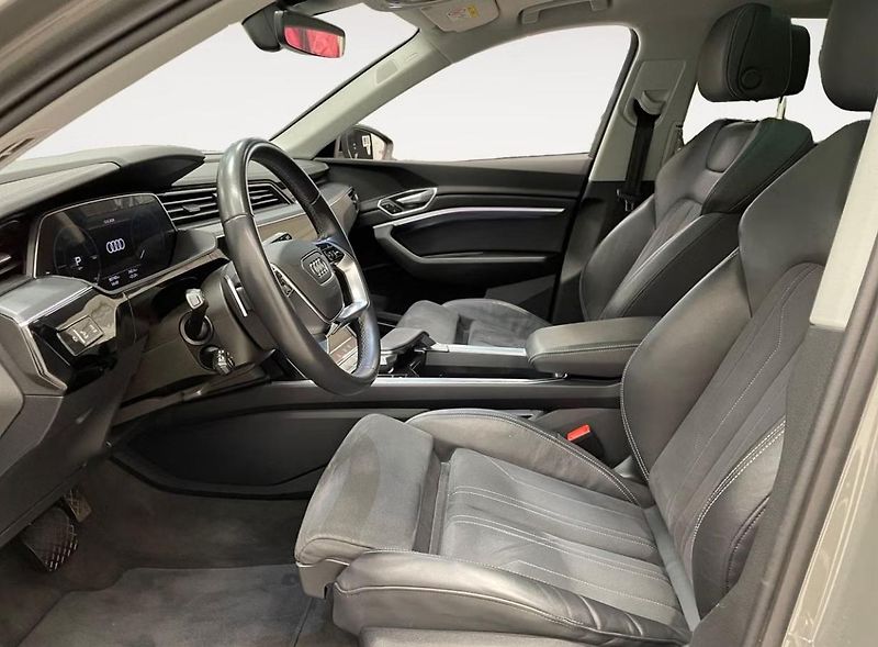Audi Q8 e-tron 55 Q 360kam Pano Matrix Tažné - fotka 7 z 23