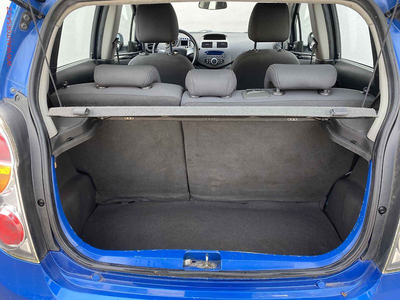Chevrolet Spark (2011) 1.0i, AC - fotka 7 z 15