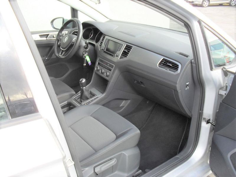Volkswagen Golf Sportsvan 1,6 TDI Tempomat ALU kola PDC - fotka 22 z 35