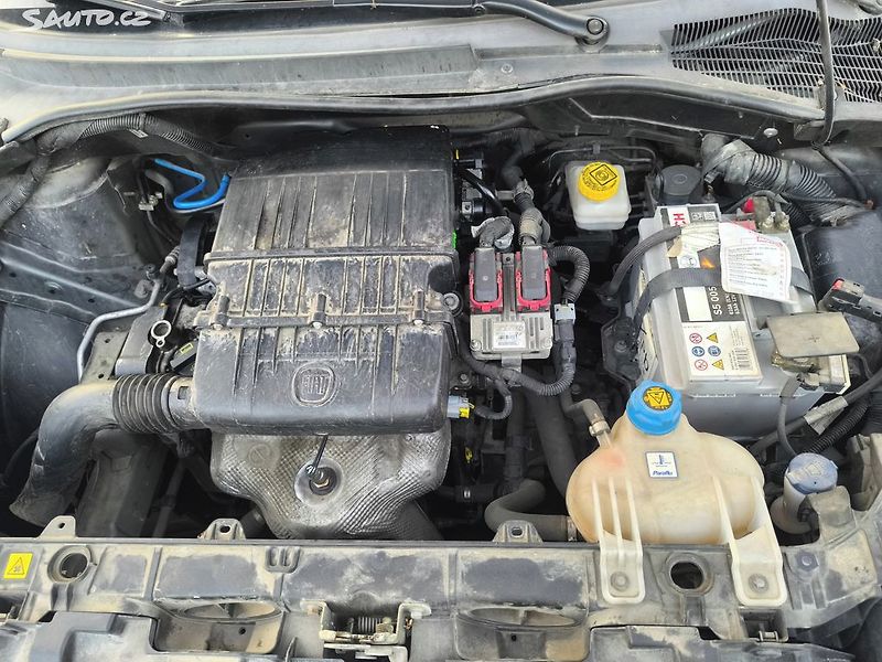 Fiat Punto KRASNE, KLIMA,SERVISKA,95T.KM - fotka 17 z 22
