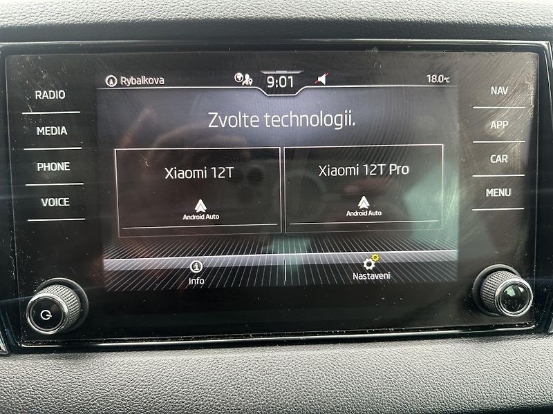 Škoda Karoq (2022) 2.0 TDI 85 KW - fotka 31 z 34