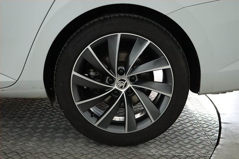 Škoda Superb (2016) Laurin&Klement 2.0 TDI - fotka 15 z 30