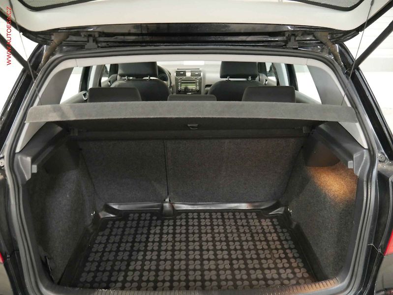 Volkswagen Golf (2005) 1.6, AC, el. výbava - fotka 7 z 14