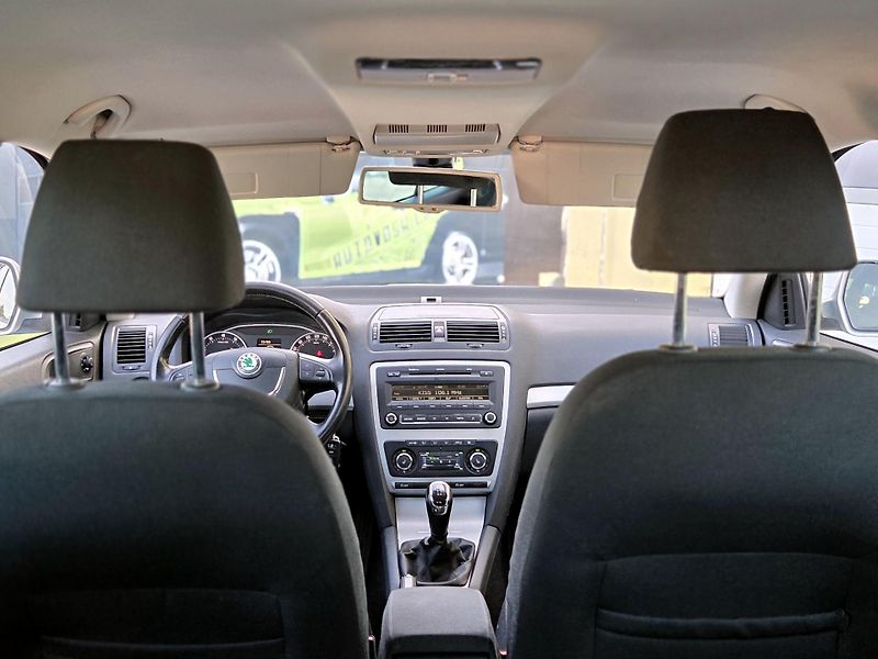 Škoda Octavia 1,4TSi 1.maj, rozvody, xenony  - fotka 19 z 43