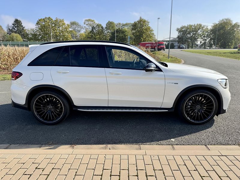Mercedes-Benz GLC 63 AMG 4MATIC+ PANORAMA NAVI - fotka 6 z 38
