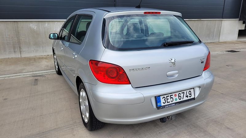 Peugeot 307 1,6 16V 80KW - fotka 10 z 19