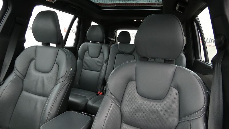 Volvo XC90 B5 AWD Inscription Auto 7míst - fotka 7 z 26