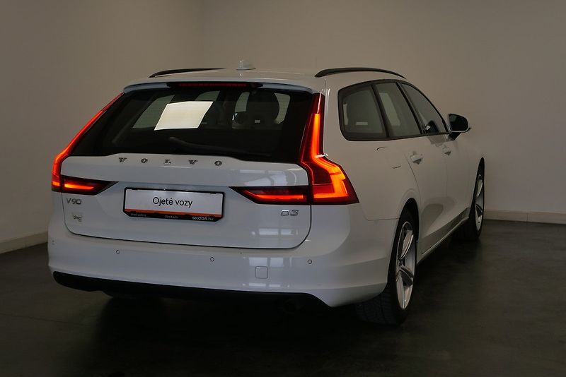 Volvo V90 - fotka 2 z 23