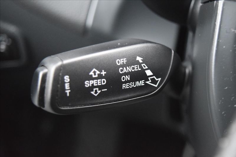 Audi Q5 3,0 V6 180KW S-LINE AUTOMAT - fotka 41 z 57