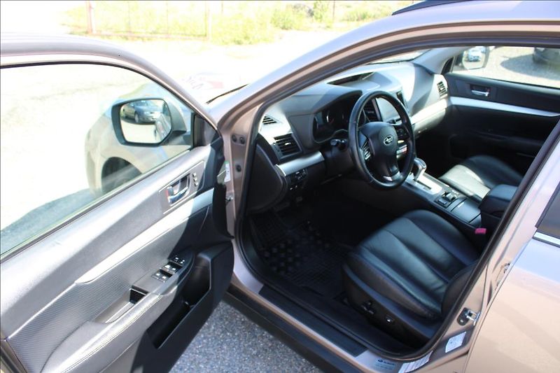 Subaru Outback 2,0 D  4 x 4, ČR, SERVISKA - fotka 9 z 29