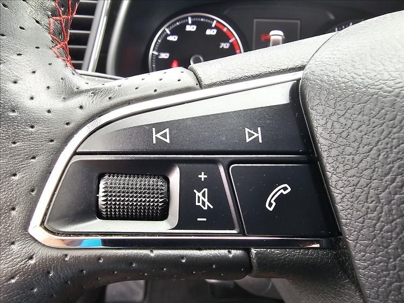 Seat Leon 1,4 TSi 92KW FR NAVI TEMPOMAT - fotka 16 z 47