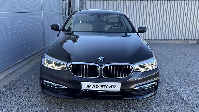 BMW Řada 5 540xi LuxuryLine ČR 1.majitel - fotka 7 z 20