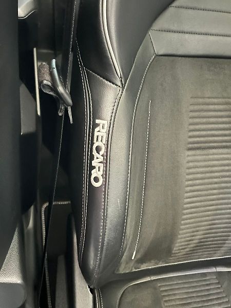 Ford Focus 2,0 ST Styling-Paket ZAMLUVENO - fotka 40 z 57
