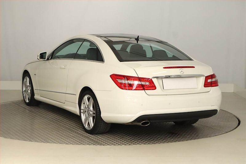 Mercedes-Benz Třídy E (2013) Avantgarde E 250, Automat - fotka 4 z 18