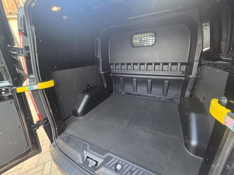 Ford Transit Custom 2.2 TDCi 114kW  5míst  - fotka 33 z 54