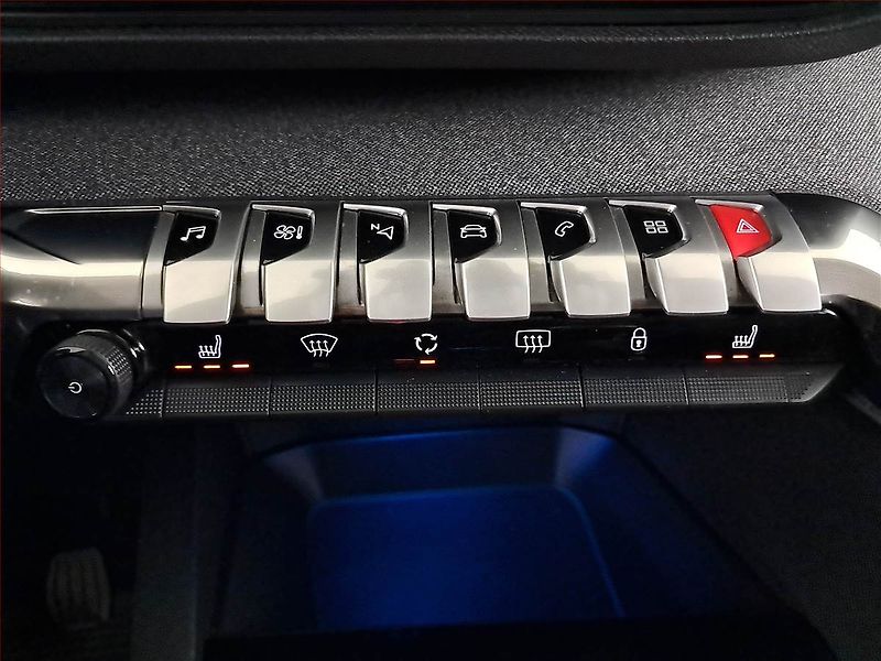 Peugeot 3008 (2020) 1.5 BlueHDi, Navi, Tempomat - fotka 16 z 22