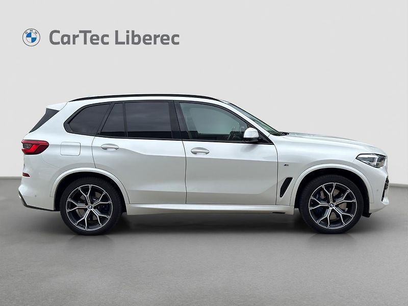 BMW X5 xDrive30d - fotka 5 z 21