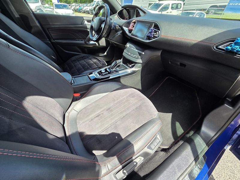 Peugeot 308 (2018) 2.0 BHDi 180 GT EAT8 - fotka 12 z 32