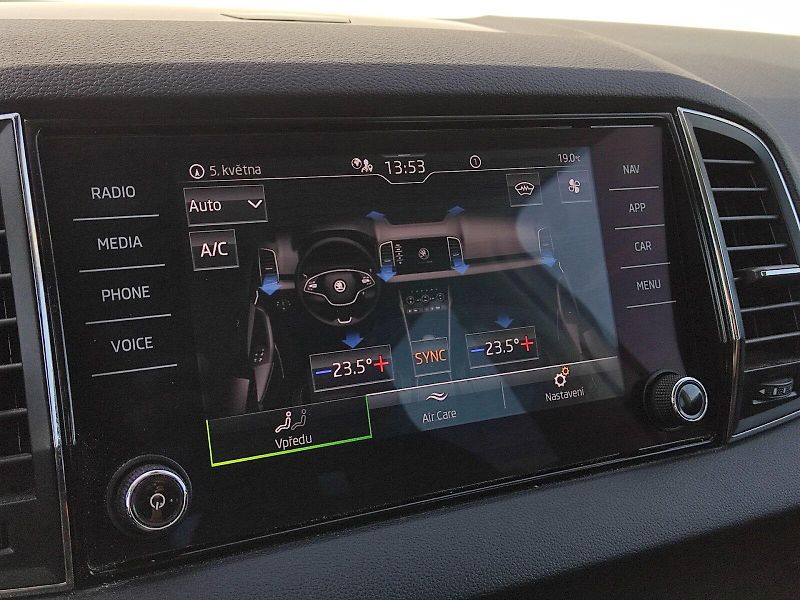 Škoda Karoq (2020) Style Dynamic 2,0 Tdi 110 Kw - fotka 15 z 34
