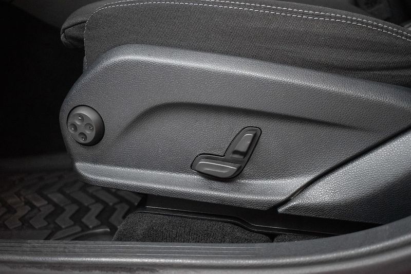 Mercedes-Benz GLC 250d 4MATIC*ACC*TAŽNÉ*DPH - fotka 17 z 44