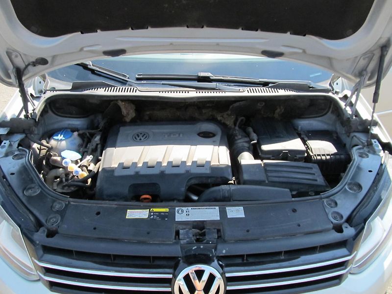 Volkswagen Touran (2011) 2.0TDI 7 míst  - fotka 56 z 60