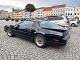Americký sporťák podobný seriálovému Kittovi ozdobil českobudějovické náměstí.