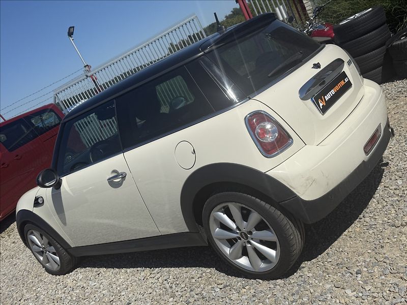 Mini Cooper 1,6 90kW PANORAMA,XENONY, A/T - fotka 7 z 22