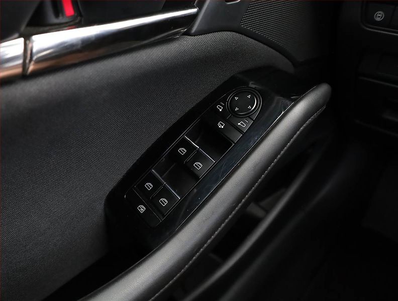 Mazda 3 (2019) 2.0 Skyactiv-G, ČR,1.maj - fotka 17 z 19