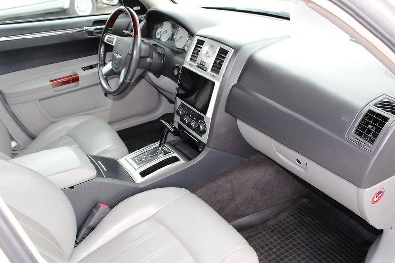 Chrysler 300C (2007) REZERVACE - fotka 12 z 16