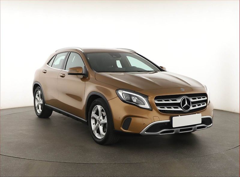 Mercedes-Benz GLA (2017) Style 200, Kůže, Tempomat - fotografie inzerátu