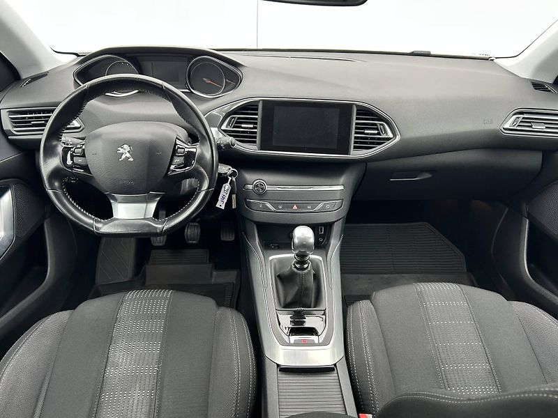 Peugeot 308 ALLURE PACK S&S MAN6 1,2 PureT - fotka 10 z 23